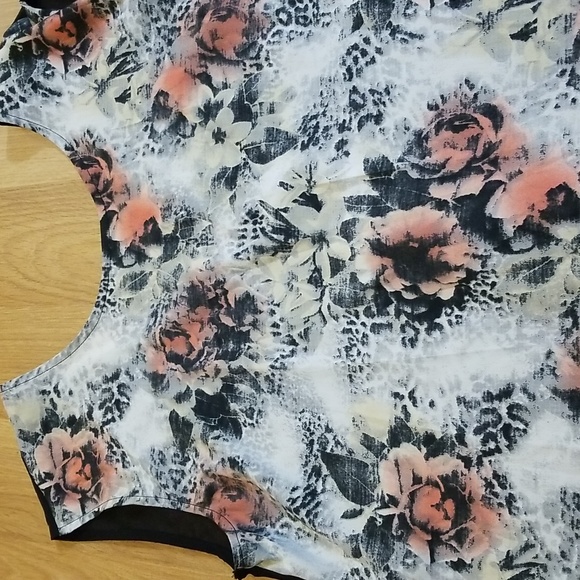 Jess floral print blouse medium NWT - Picture 2 of 10